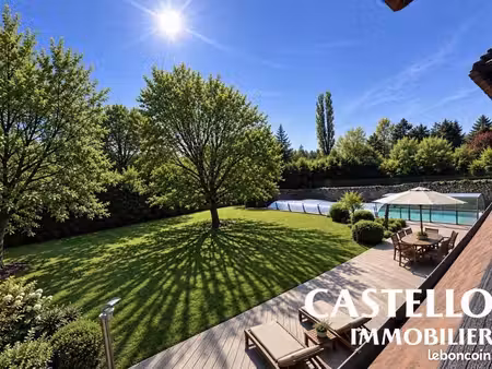 propriété 7 pièces 233 m²