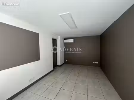 bureau 50 m²
