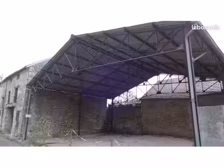 hangar de 140 m²
