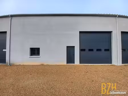 local 160 m² cleguer