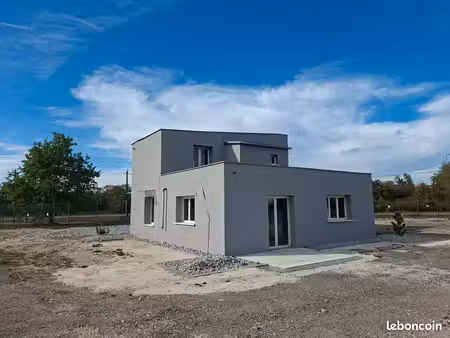 terrain avec bureau