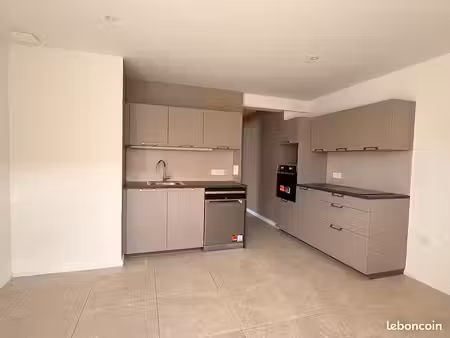 appartement t2 rénové de 33 m² – mouthe