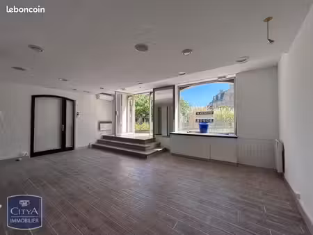 bureau 70 m²