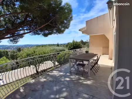 villa 8 pièces 197 m²