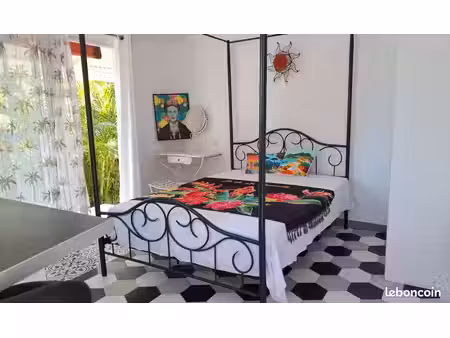 bungalow insolite avec piscine dans propriété à st. denis proche cv et chu