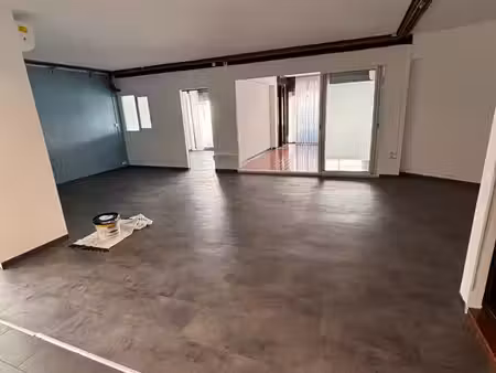 grand local professionnel 129m2 à louer saint denis centre