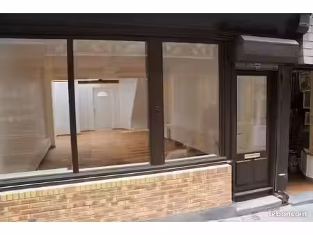 local 37 m² avec verrière – rue piétonne  carré des arts honfleur