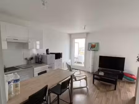 t1 bis 32 m² – carpiquet – dernier étage avec balcon et parking