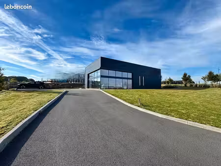 local 300 m² saint martin des champs