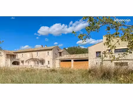 très grand mas à vendre