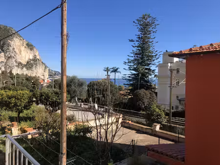 deux pièces vue mer proche port