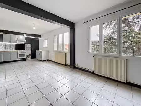 bourg les valence vieux bourg t3 rénové de 57 m2 traversant