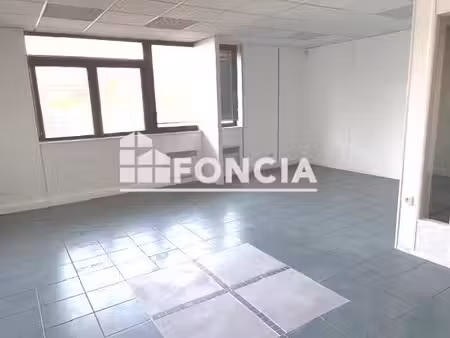 location - bureau - 85 m² - 12 063 €/an hc ht - 1 005 25 €/mois