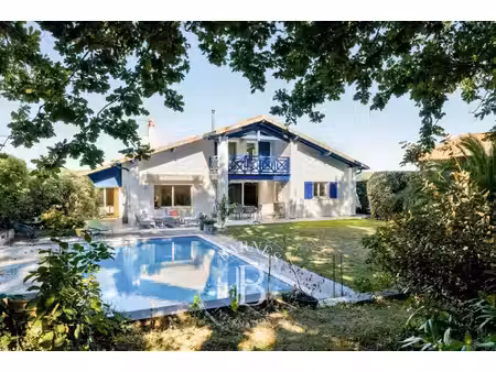bassussarry proche golf  maison d'environ 170 m² avec piscine