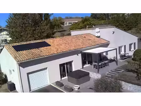 belle contemporaine avec 4 chambres et 2 garages sur un terr