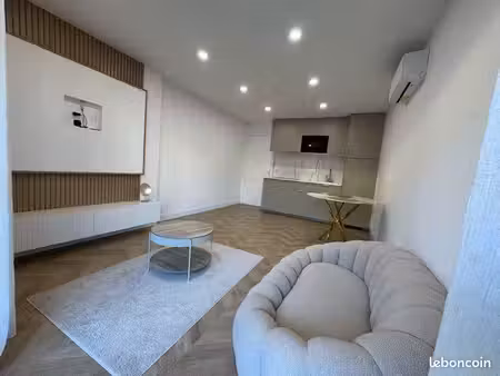 t2 meublé rénové 34 m² – parking sous-sol – 850 cc