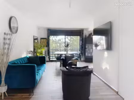 location appartement 106m2   terrasse vu dégagé métro 11