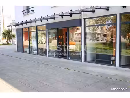 local commercial 93 m² talence