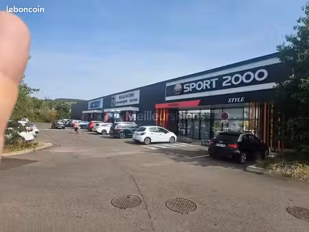 local commercial 679 m²