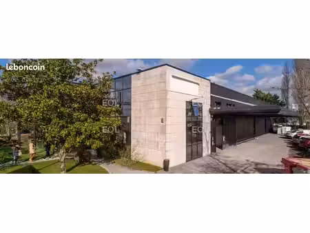 local industriel 2 596 m²