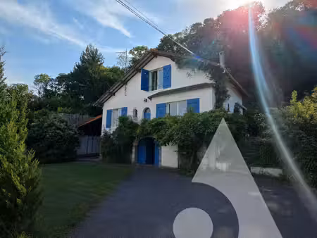 maison familiale de 140 m²  sous-sol total   quartier calme