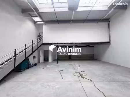 entrepôt 200 m² stains