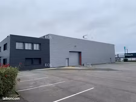 local bureaux 1 900 m²