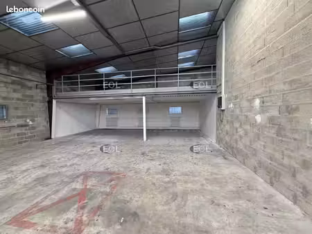 local d'activité 947 m²