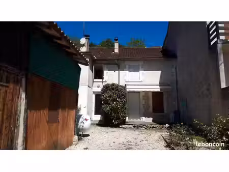 à louer appartement dans le centre de vergt