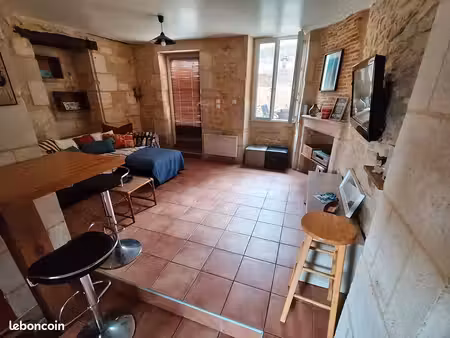 coup de cœur assuré : charmante maison en pierre de 71 m² au cœur de blaye