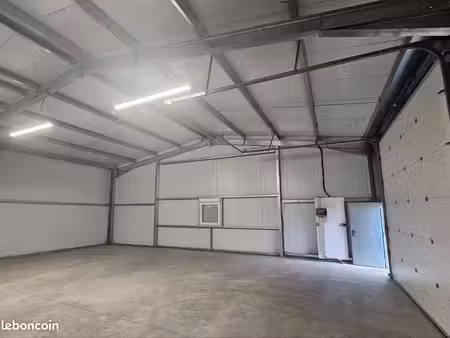 hangar 150m2