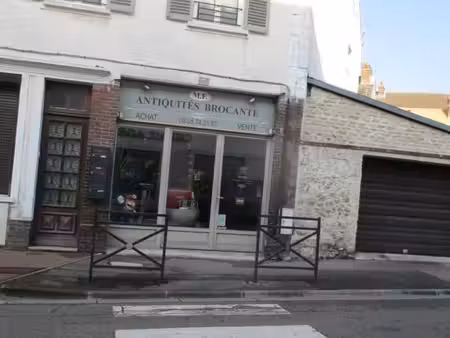local 49 m²