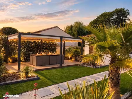 villa 175 m² avec piscine et dépendance