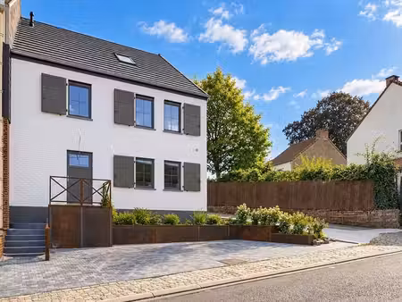 maison neuve: il ne reste qu'à poser vos valises !
