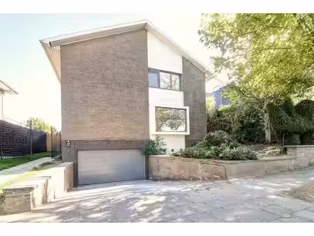 villa 250m ²: 5 pièces  2 sdb  quartier calme  kouterlaan