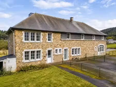 immeuble composé de trois maisons et d'un appartement !