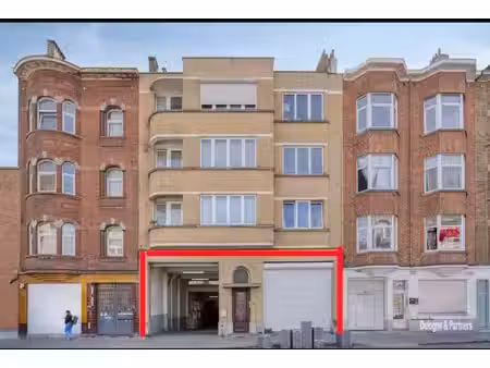 anderlecht: entrepôt de 1.015 m² avec deux accès