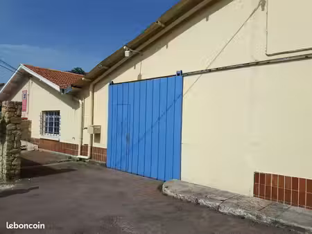 local stockage/commercial de 457 m²