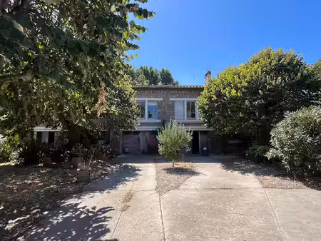 ref : duo 5 : ensemble immobilier compose de 2 maisons avec jardin et piscine