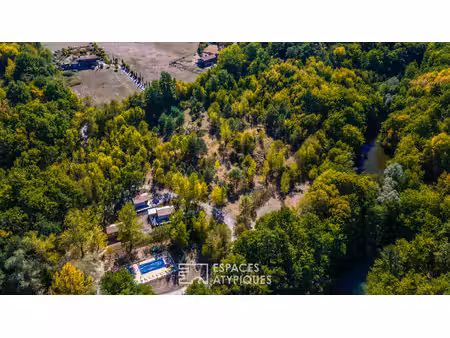 domaine touristique avec chalets et lacs privés