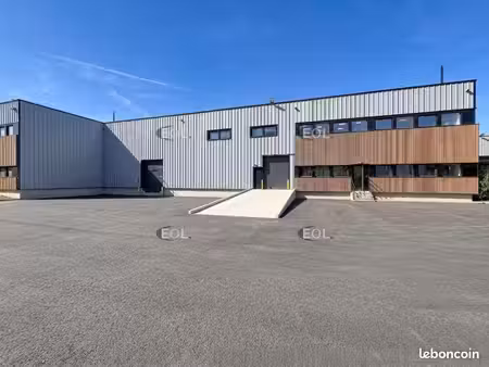 local industriel 1 834 m²