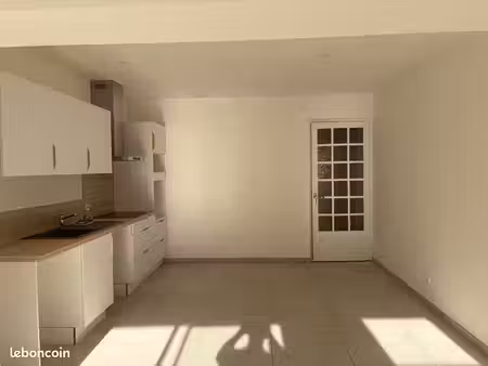 maison de ville avec garage et jardin sans vis a vis