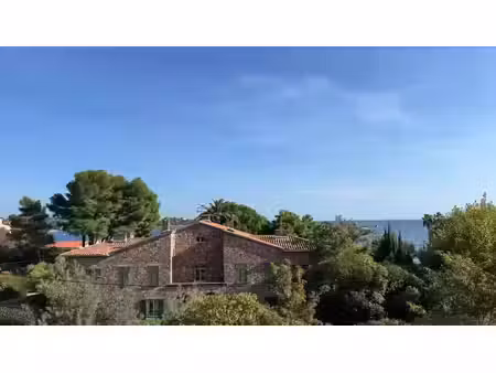 vente appartement 3 pièces 70 m² à saint-raphael (83700)  640 000 €
