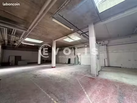 local bureaux 702 m²