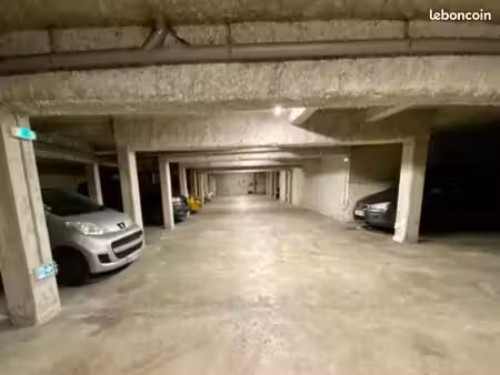 location place parking fermé sous-terrain les sorinières