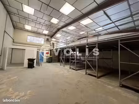 local d'activité 402 m²