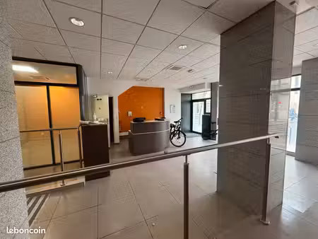 ensemble de bureaux entre gare st jean et victoire