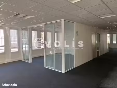 bureau 774 m²