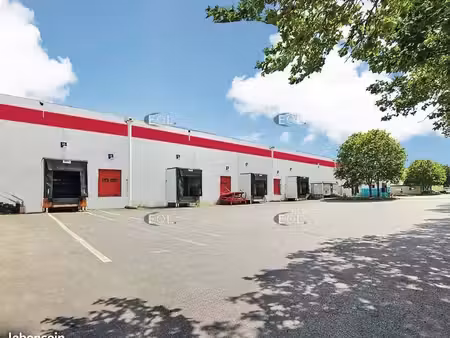 local industriel 7 792 m²