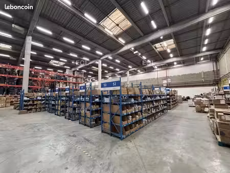 local logistique 5 913 m²